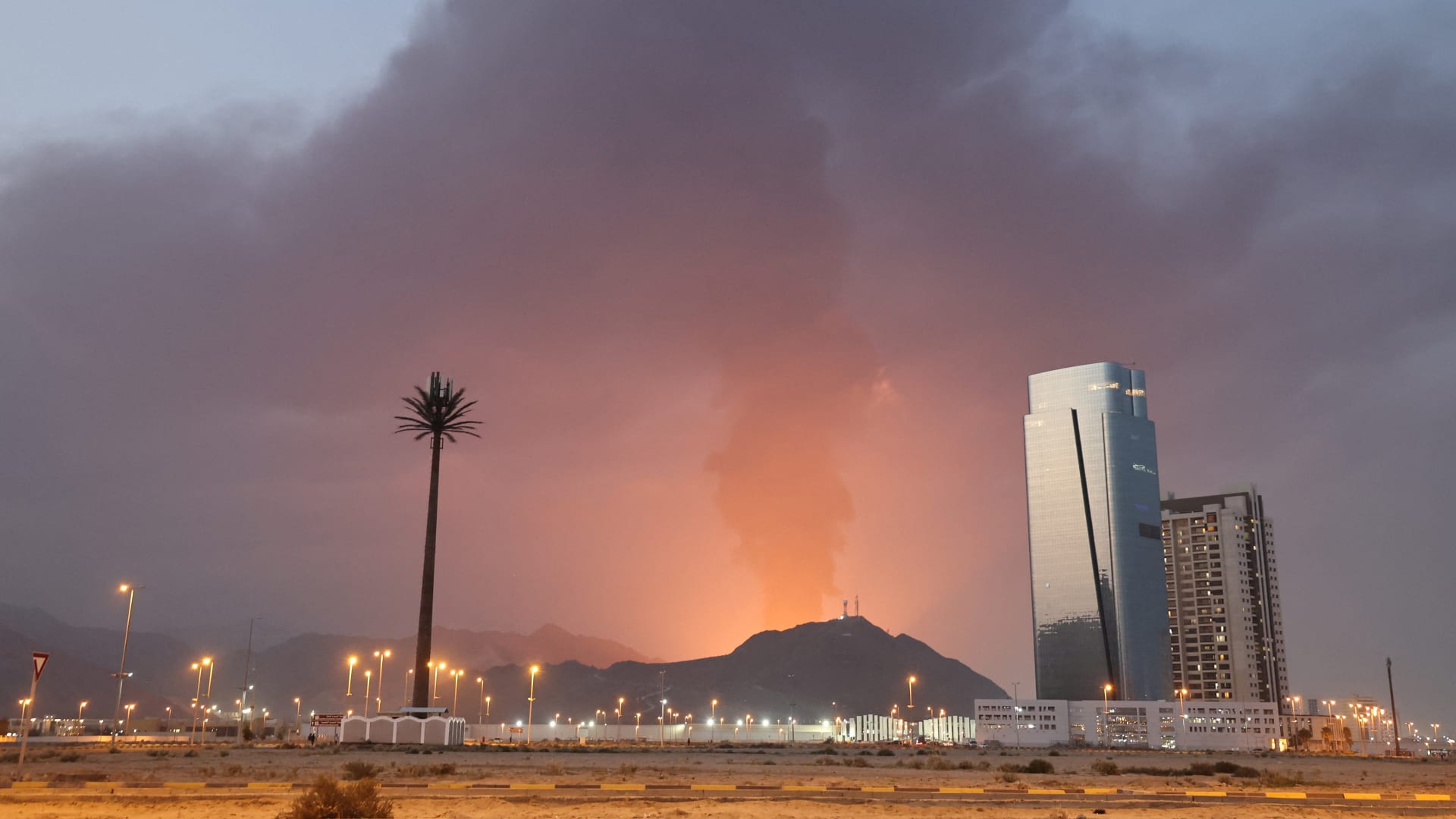 الحرب تتسع في المنطقة وضربات إيران على دول الخليج تتواصل