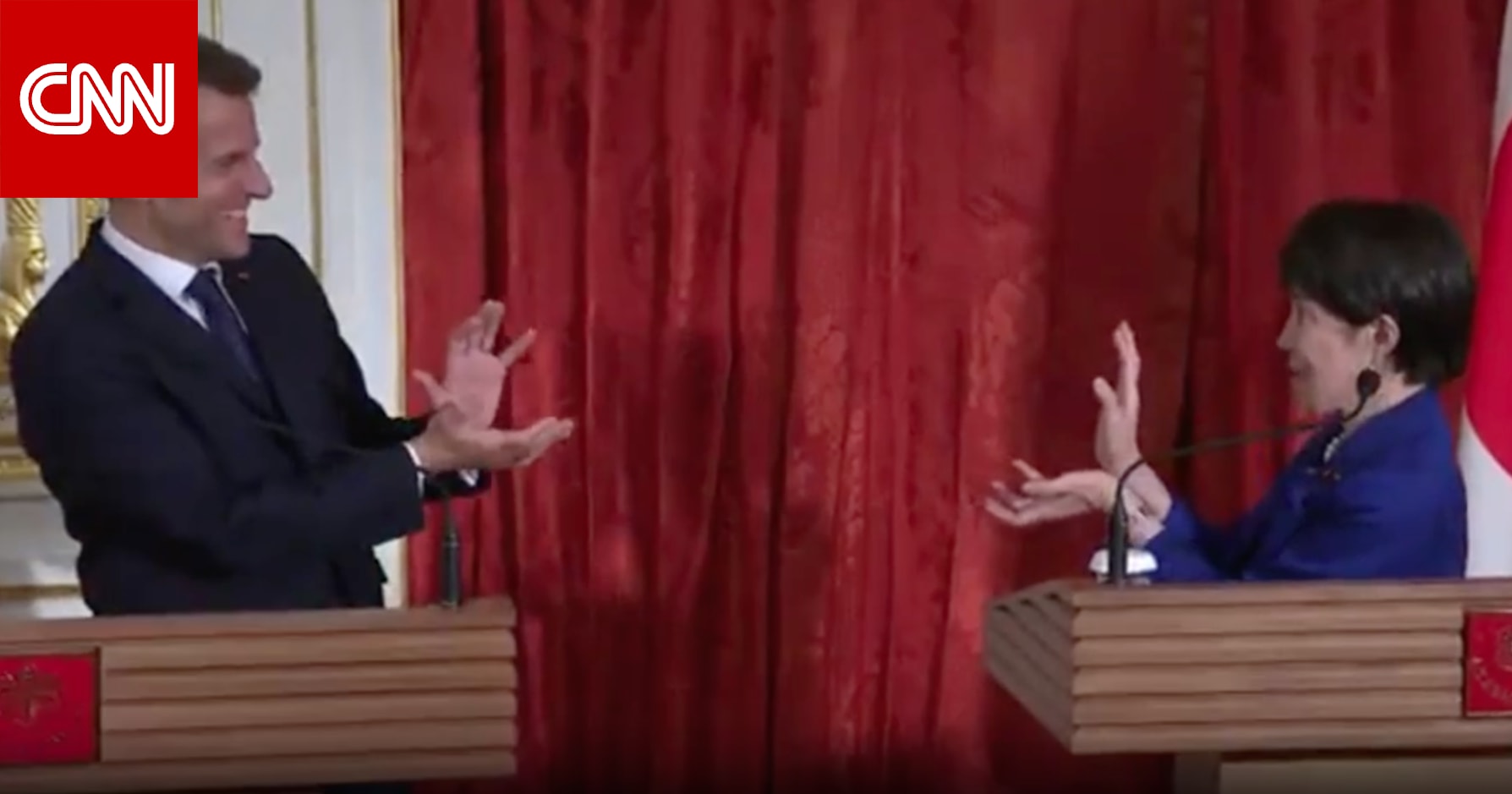 مشهد طريف.. ماكرون ورئيسة وزراء اليابان يقلدان حركة "دراغون بول" في ختام مؤتمر صحفي