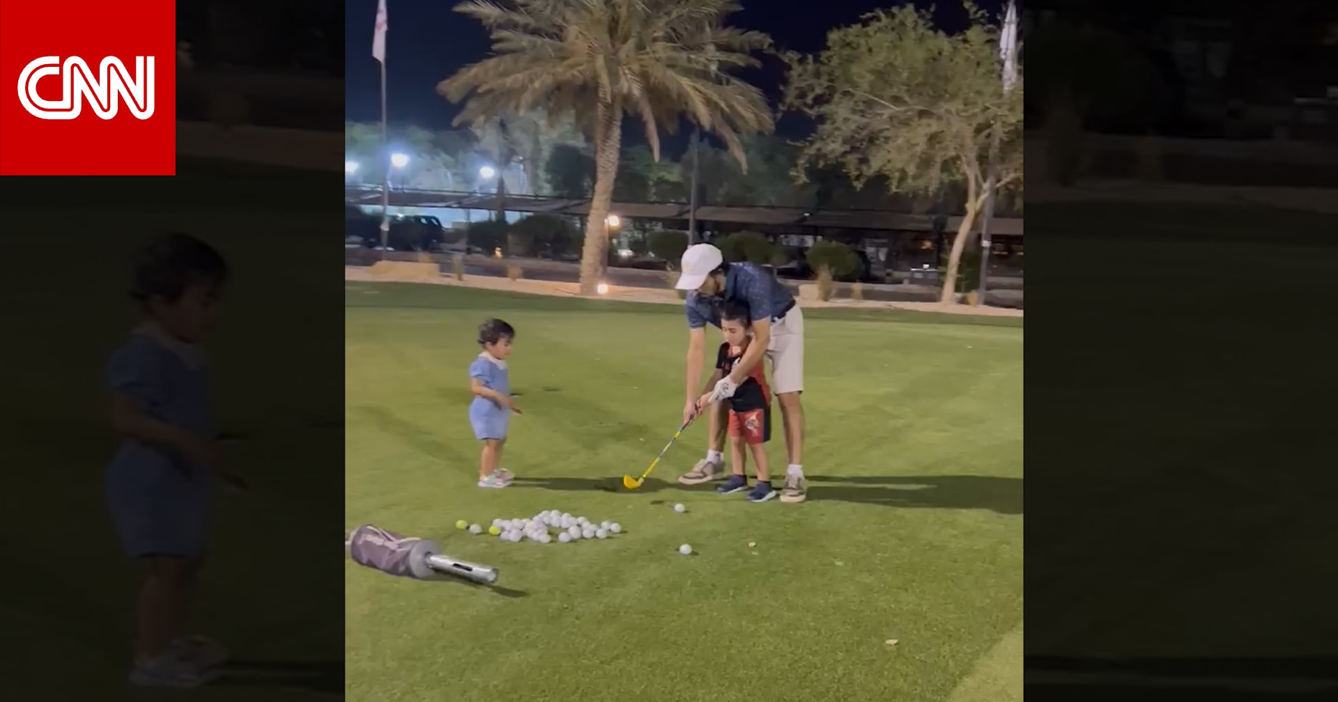 شاهد.. أب سعودي يمارس الغولف مع طفليه بأجواء عائلية مميزة