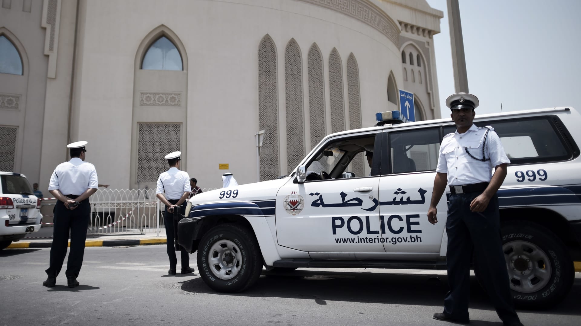 البحرين: القبض على 25 شخصاً لممارسة أعمال منافية للآداب العامة