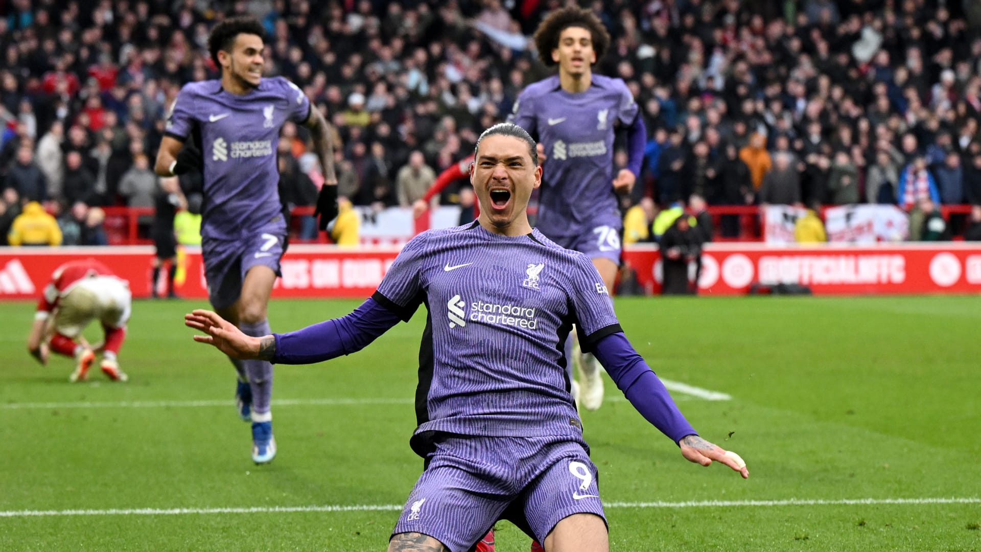 وسط حالة من التفاعل.. نونيز ينتابه فرحة "جنونية" بعد تسببه بفوز ليفربول في "الوقت القاتل" 1 وسط حالة من التفاعل.. نونيز ينتابه فرحة "جنونية" بعد تسببه بفوز ليفربول في "الوقت القاتل"