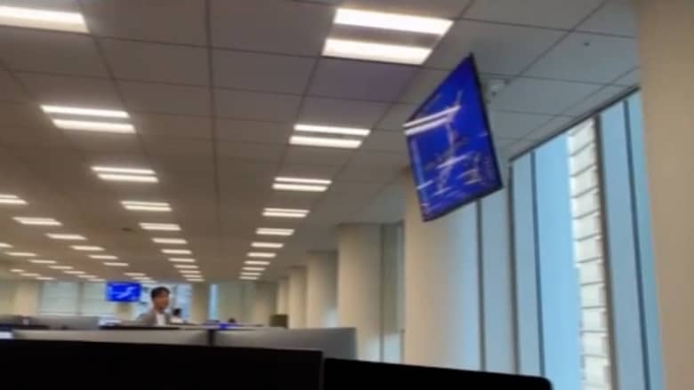 زلزال عنيف يضرب اليابان.. محررة CNN تصف ما حدث بالطابق الـ18