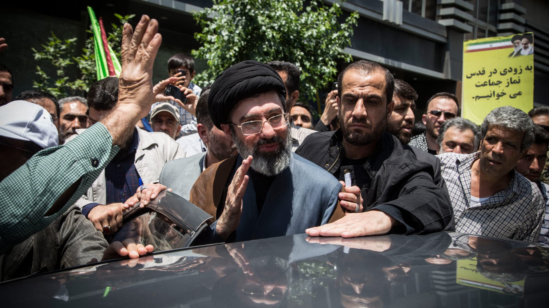 اختيار مجتبى خامنئي مرشدا أعلى في إيران رسالة بـ"استمرار النظام"