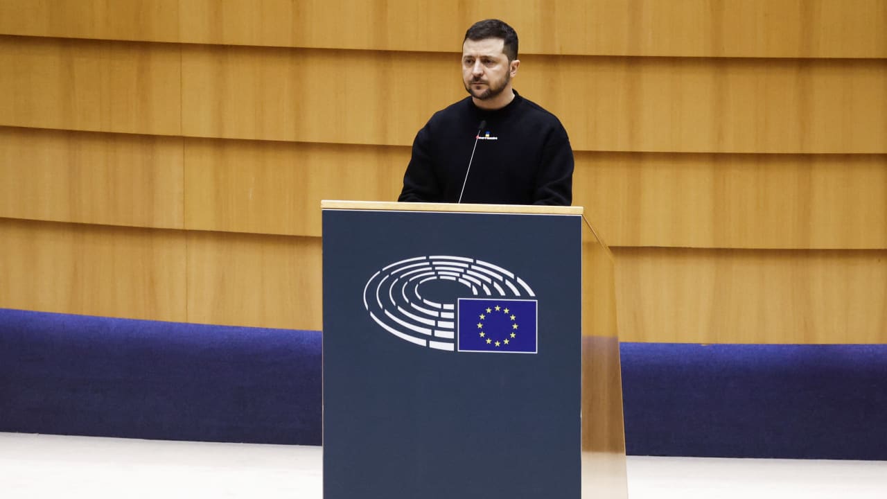 زيلينسكي بكلمته أمام البرلمان الأوروبي