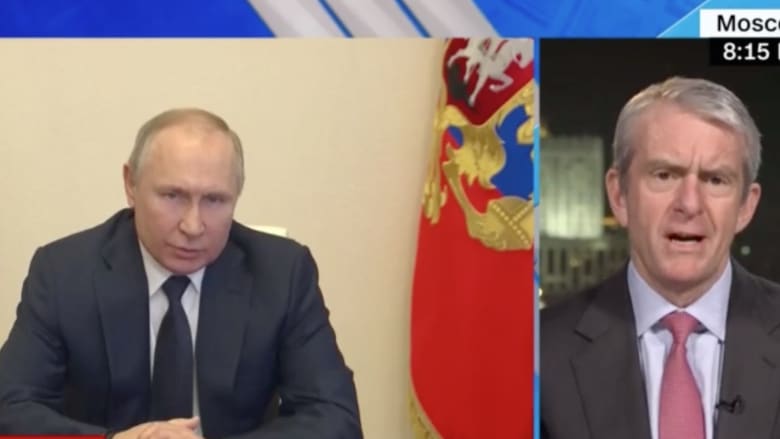 مراسل CNN يتحدث عن علامة غريبة ظهرت على بوتين أثناء خطابه الأخير