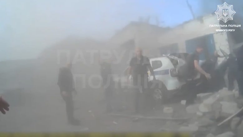 أثار حالة من الرعب.. فيديو يظهر لحظة إصابة صاروخ روسي مسقط رأس زيلينسكي